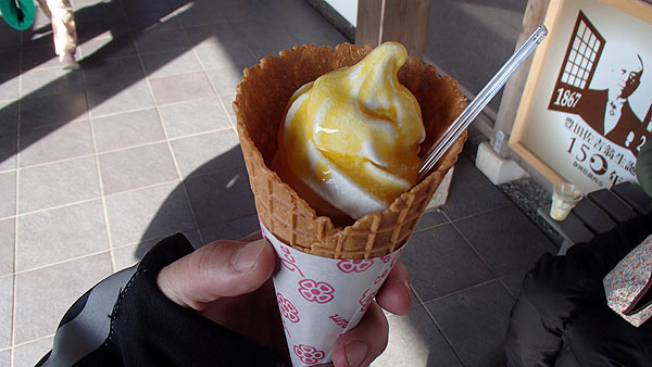「三ケ日みかん」味のソフトクリーム